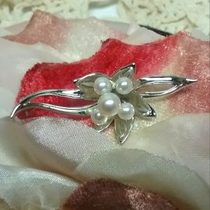 Vintage Sterling Pearl Pin